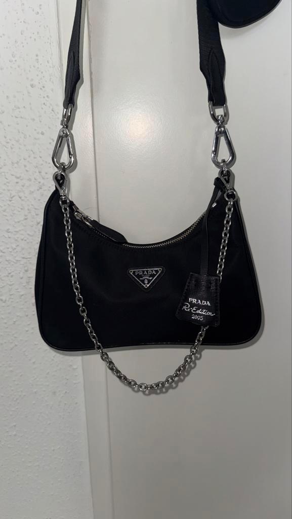 Prada Re-Edition 2005 Re-Nylon bag black, Sieraden, Tassen en Uiterlijk, Tassen | Damestassen, Zo goed als nieuw, Handtas, Zwart
