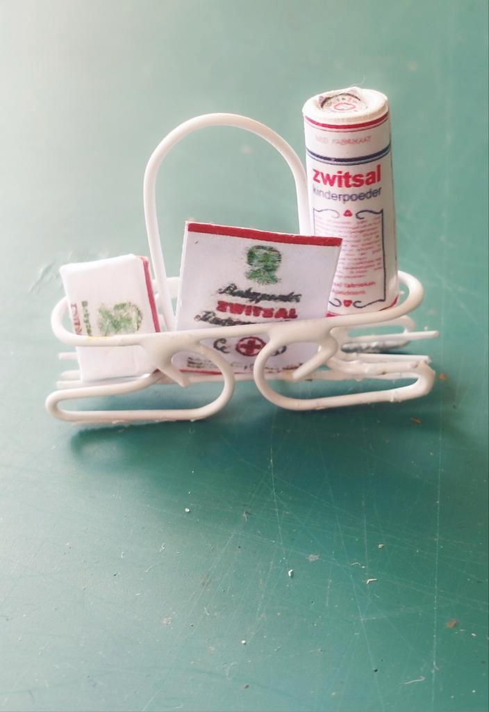 ZWITSAL-rekje, schaal 1op12, poppenhuis miniatuur., Verzamelen, Poppenhuizen en Toebehoren, Nieuw, Poppenhuis, Ophalen of Verzenden