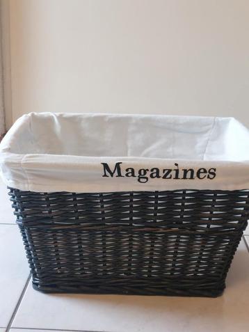 Mooie stevige rieten ('magazine') mand. beschikbaar voor biedingen