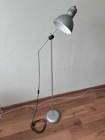 Staande lamp beschikbaar voor biedingen