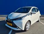 Toyota Aygo 1.0 Vvt-i 69pk 5D 2018 Wit Airco, Vouwdak, Auto's, Voorwielaandrijving, Euro 6, Leder en Stof, Wit