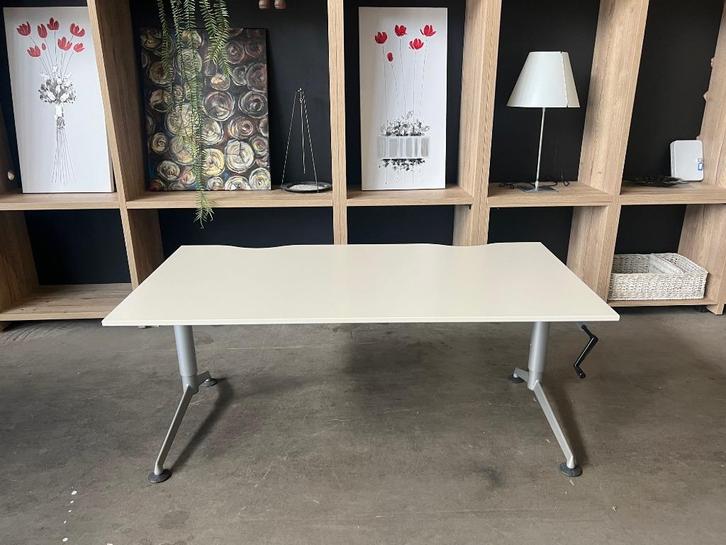 Design-Herman Miller bureau met slinger 160x80xH62-82cm,26st, Huis en Inrichting, Bureaus, Gebruikt, Bureau, In hoogte verstelbaar
