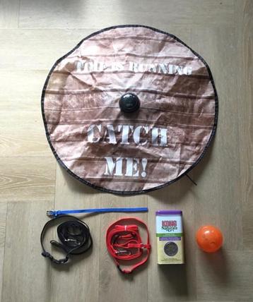 * KAT speeltje - halsband - catnip - voerbal *  € 25  * beschikbaar voor biedingen