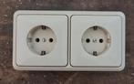 Dubbel Stopcontact met Randaarde, Doe-het-zelf en Verbouw, Elektra en Kabels, Ophalen of Verzenden, Zo goed als nieuw, Stopcontact