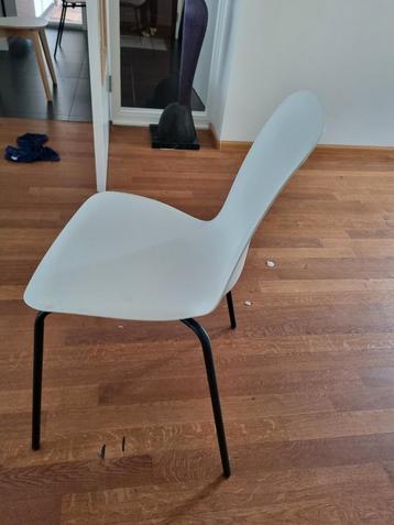 Ikea dietmar stoel wit met zwarte pootjes beschikbaar voor biedingen