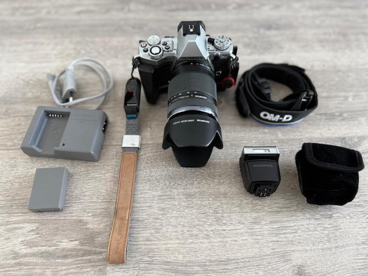Olympus OMD E M5 Mark II inclusief 14-150 lens, 1e eigenaar!, Audio, Tv en Foto, Fotocamera's Digitaal, Zo goed als nieuw, Compact