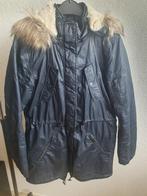 Mooie winterjas,kleur donkerblauw met afritsbare capuchon 38, Ophalen, Zo goed als nieuw, Maat 38/40 (M), Blauw