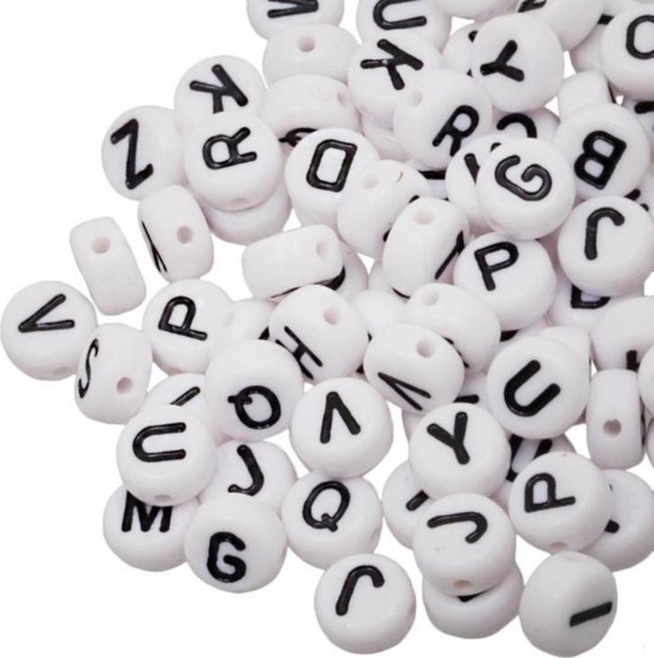 Ronde witte letterkralen met zwarte opdruk (10 stuks), Hobby en Vrije tijd, Kralen en Sieraden maken, Nieuw, Kraal, Verzenden