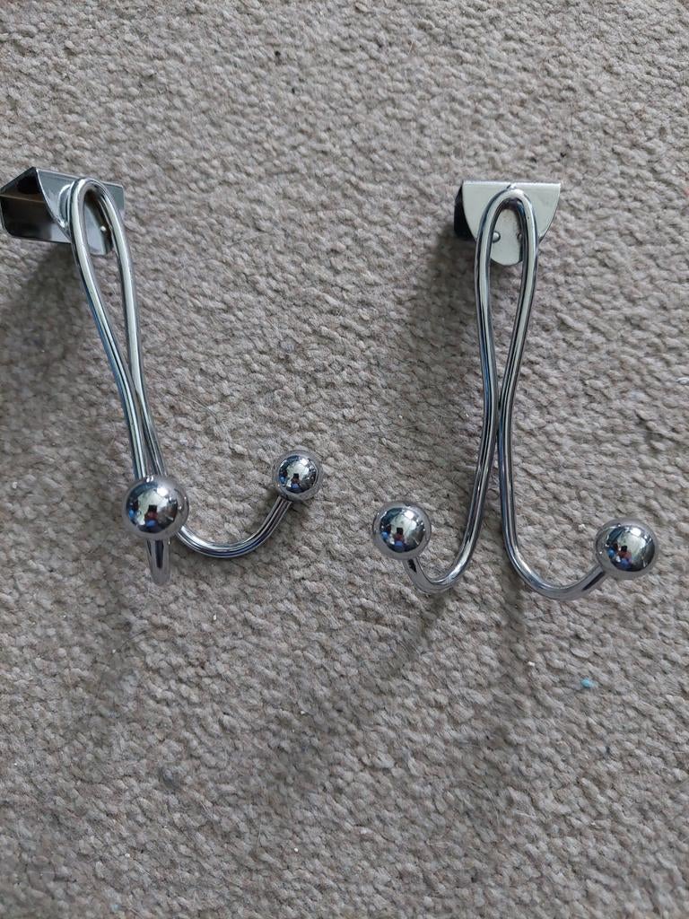 Haakjes voor over een keuken kastje, Ophalen