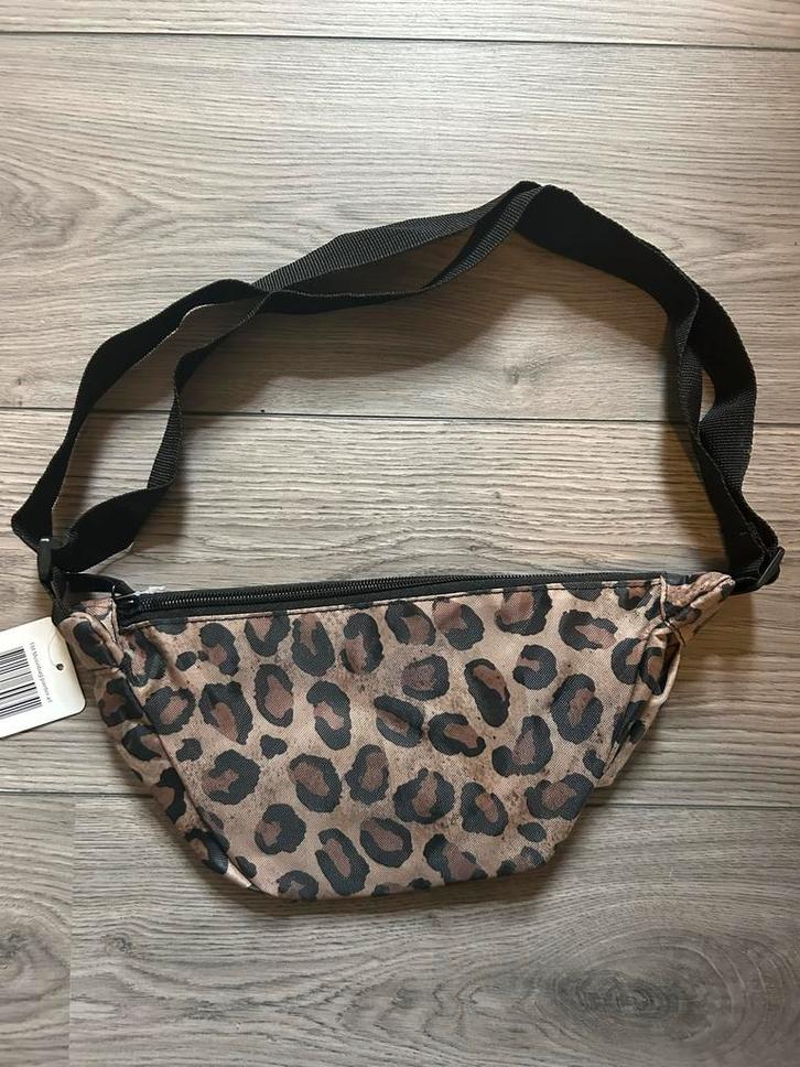 Leuke moonbag/schoudertas met panterprint, Sieraden, Tassen en Uiterlijk, Tassen | Schoudertassen, Nieuw, Overige merken, Bruin