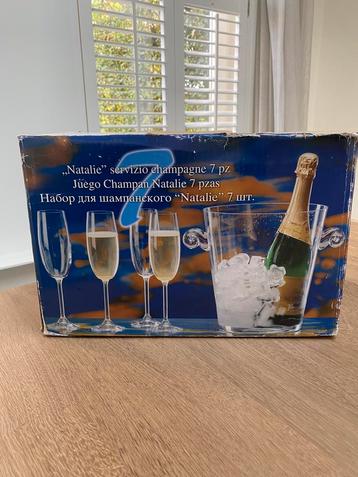 Franse champagne koeler met glazen beschikbaar voor biedingen