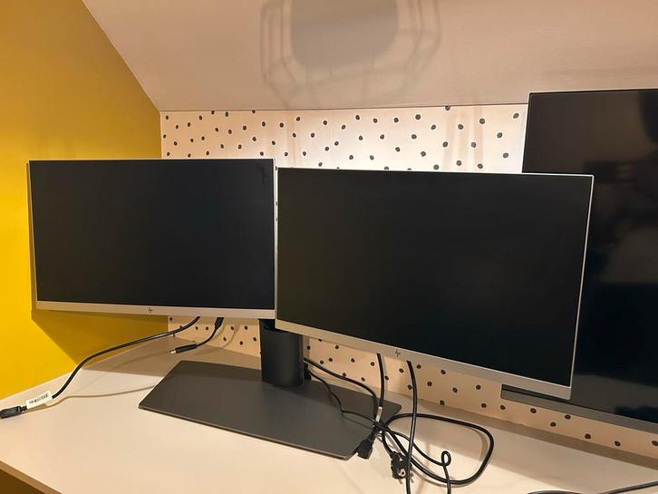 2x HP Schermen met Standaard - Zo Goed Als Nieuw!, Computers en Software, Monitoren, Zo goed als nieuw, 60 Hz of minder, HDMI