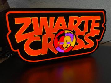 Zwarte cross lamp beschikbaar voor biedingen