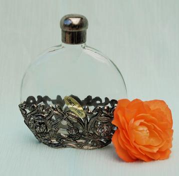 Parfumflesje Verzilverd bloemdecoratie c.a. 1930 beschikbaar voor biedingen