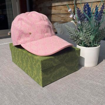 Gucci pet roze beschikbaar voor biedingen