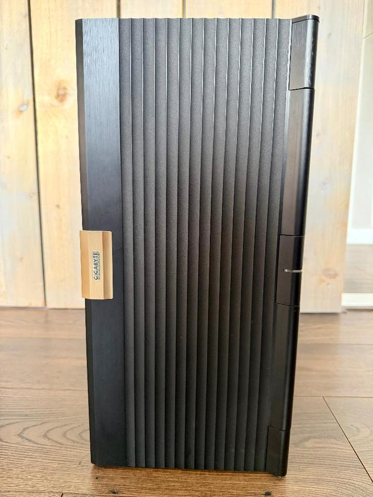 GigaByte Cupio 6140 PC behuizing + DVD writer, Computers en Software, Computerbehuizingen, Gebruikt, Ophalen