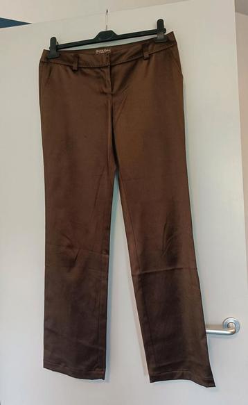 Luxe broek van gladde stof  beschikbaar voor biedingen