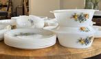 Vintage serviesgoed (34 delig, Arcopal), Antiek en Kunst, Antiek | Servies compleet, Ophalen