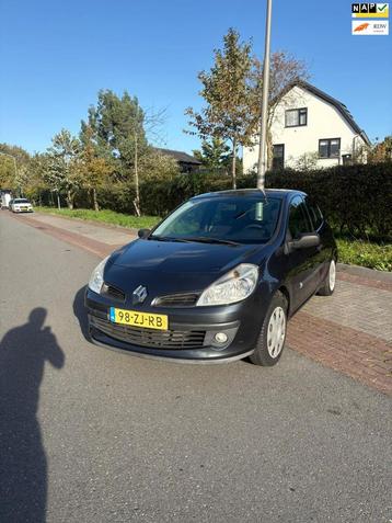 Renault Clio 1.2-16V Special Line Nieuwe APK, nieuwe koppeli beschikbaar voor biedingen
