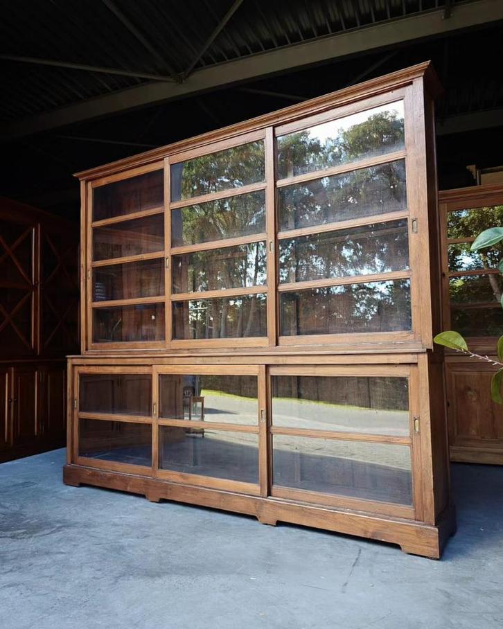 Grote antieke winkelkast | Museumkast | Buffetkast #2218, Huis en Inrichting, Kasten | Buffetkasten, Gebruikt, Met deur(en), Met plank(en)