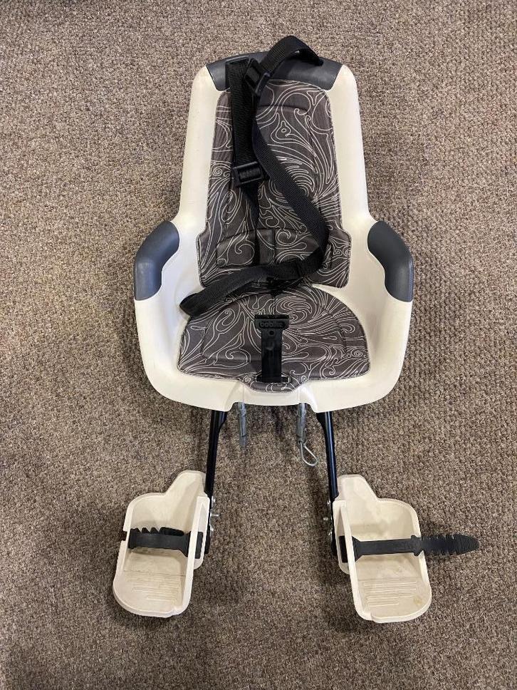 Fietszitje Bobike Mini+ Isis Grey, Fietsen en Brommers, Fietsaccessoires | Fietsstoeltjes, Gebruikt, Voorzitje, 9 t/m 18 kg, Voetsteuntjes