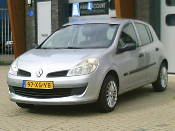Renault Clio 1.2-16V Authentique Nwe Distr Riem, Banden & Ap, Auto's, Renault, Bedrijf, Te koop, Clio, ABS, Airbags, Airconditioning