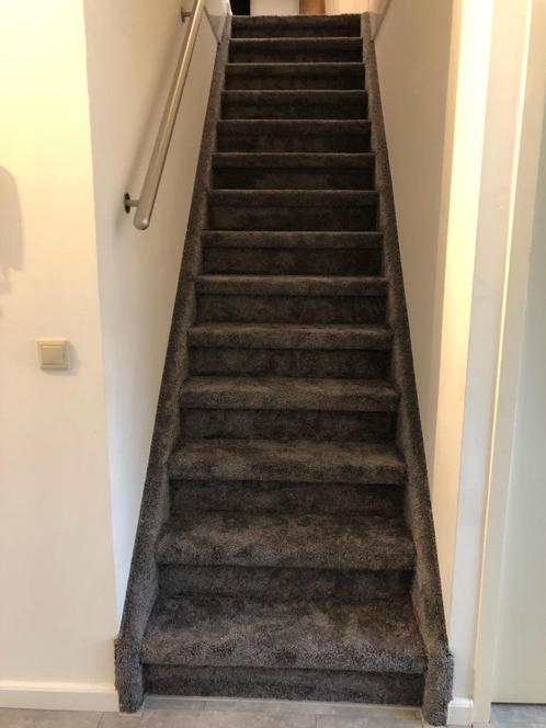 Trap stofferen inclusief tapijt € 30,00 per trede, Huis en Inrichting, Stoffering | Vloerbedekking, Nieuw, Tapijt, Wit, Crème