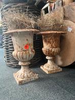 2 grote zware gietijzeren vazen, Ophalen, Gebruikt