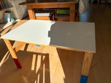 Leuke kinderspeeltafel te koop!  beschikbaar voor biedingen