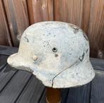 Originele Duitse M40 wintercamo battle damage helm, Verzamelen, Militaria | Tweede Wereldoorlog, Ophalen of Verzenden, Duitsland