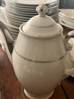Compleet czecoslovania servies met zilveren rand, Ophalen