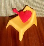 Poppenhuis Ikea stoel geel +hart kussen Barbie Valentijn, Ophalen of Verzenden, Zo goed als nieuw, Decoratie