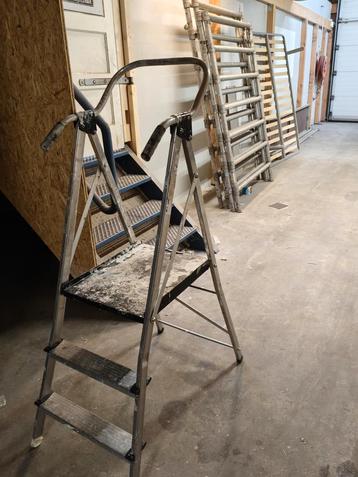 Stucadoors Trap met Breed Plateau beschikbaar voor biedingen