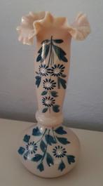 Sierlijk.opaline vaasje, Antiek en Kunst, Antiek | Vazen, Ophalen of Verzenden