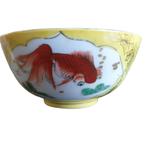 Chinees porseleinen kommetje geel met goudvis 1408, Antiek en Kunst, Ophalen of Verzenden