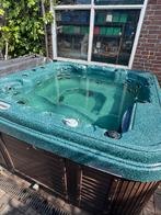 Goedwerkende jacuzzi 2.10 x 2.10 m (met NIEUWE cap), Tuin en Terras, Bubbelbaden en Hottubs, Ophalen, Zo goed als nieuw, Vast