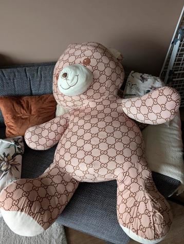Grote Pluche Beer met Gucci patroon kermis beschikbaar voor biedingen