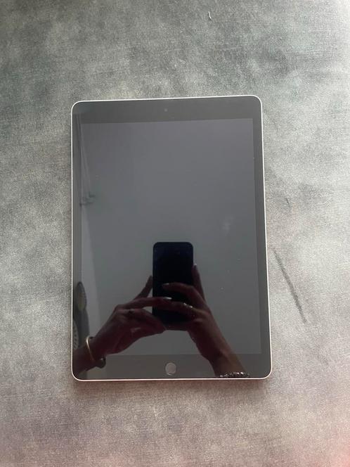 Apple iPad 9e generatie - Zilver, Computers en Software, Apple iPads, Gebruikt, Apple iPad, Wi-Fi, 10 inch, 64 GB, Zilver, Ophalen of Verzenden