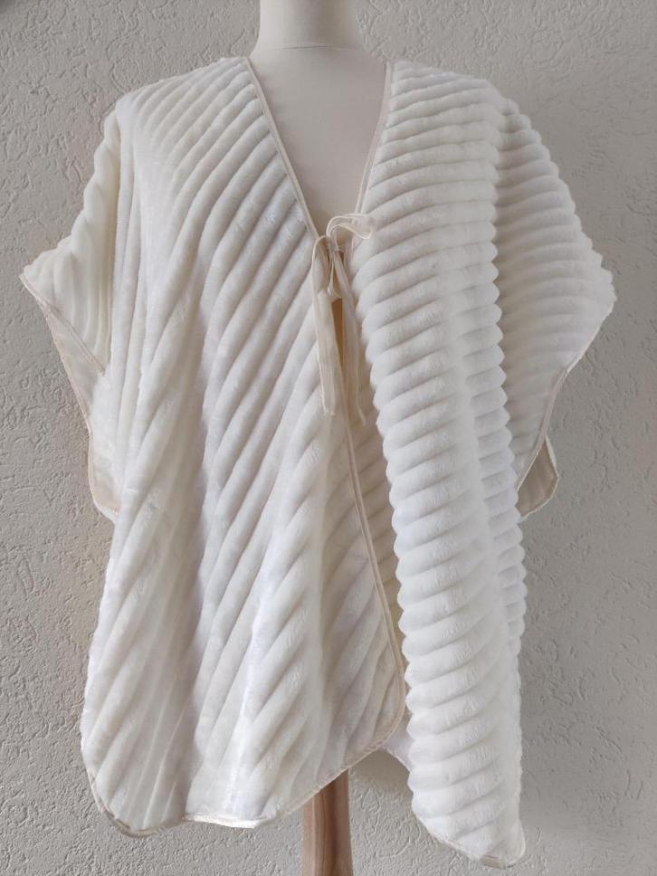 Le Chat bedjasje of korte kamerjas off-white    ALS NIEUW, Kleding | Dames, Pyjama's, Zo goed als nieuw, Ophalen of Verzenden