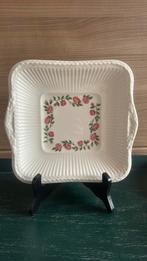 Wedgwood Rosalind vierkante taartschaal, Ophalen of Verzenden, Zo goed als nieuw, Porselein, Bord of Schaal