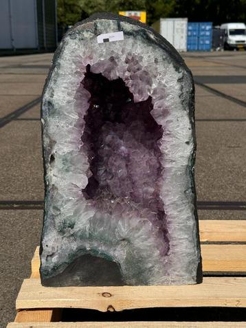Amethist Geode | 32,61 kg | AG31 beschikbaar voor biedingen