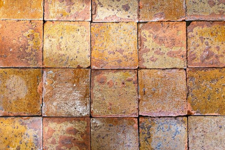 Antieke geglazuurde plavuizen ZEER UNIEK geel / bruin 21M2!, Doe-het-zelf en Verbouw, Vloerdelen en Plavuizen, Gebruikt, Plavuizen