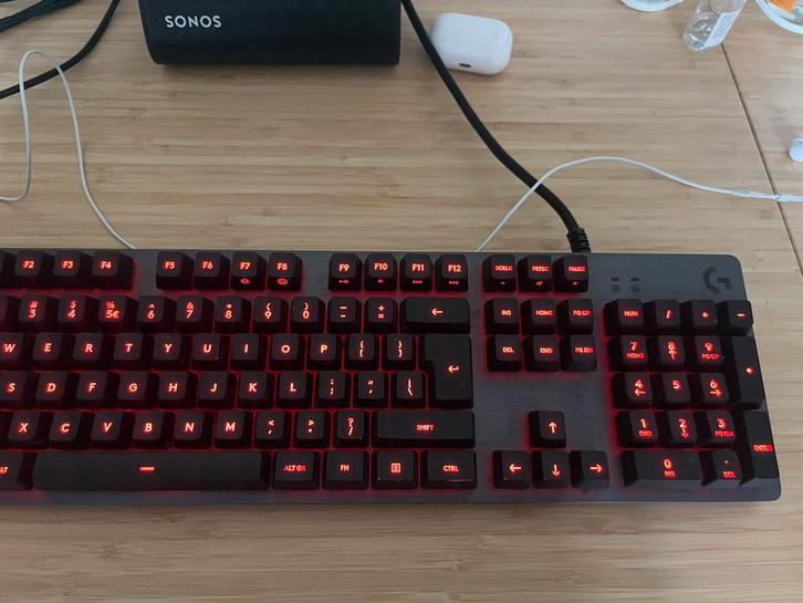 : Logitech G413 Carbon gaming toetsenbord (Red LED）, Computers en Software, Toetsenborden, Zo goed als nieuw, Gaming toetsenbord