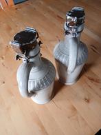 2 oude /antieke(?) kruiken met beugel, Ophalen