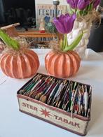 Maas garen in verschillende kleuren in vintage blikje, Ophalen