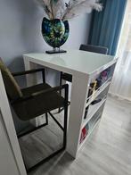Hoogglans witte tafel met 2 barstoelen te koop, Huis en Inrichting, Ophalen of Verzenden, Zo goed als nieuw