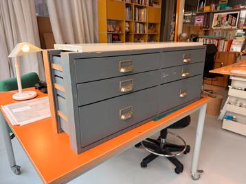 Vintage Blauw Ladekastje met Lades beschikbaar voor biedingen