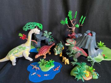 Dino's Playmobil partij dinosaurussen met vulkaan beschikbaar voor biedingen