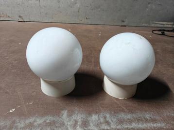 2x Plafond lamp bol, E27 fitting beschikbaar voor biedingen