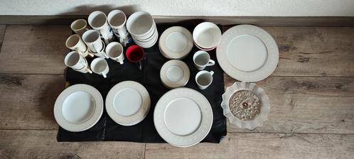 Diverse soorten servies, glazen/mokken en keukengereedschap, Huis en Inrichting, Keuken | Servies, Zo goed als nieuw, Compleet servies
